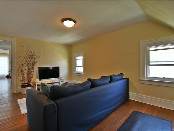 3rd image of 711 W Delavan Ave
