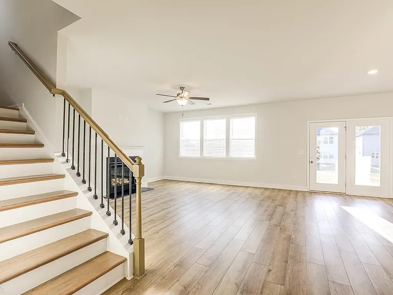 360 Caledonia Ct — Photo 11