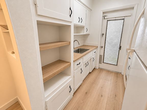 5th image of 8312 Harding Ave #6
