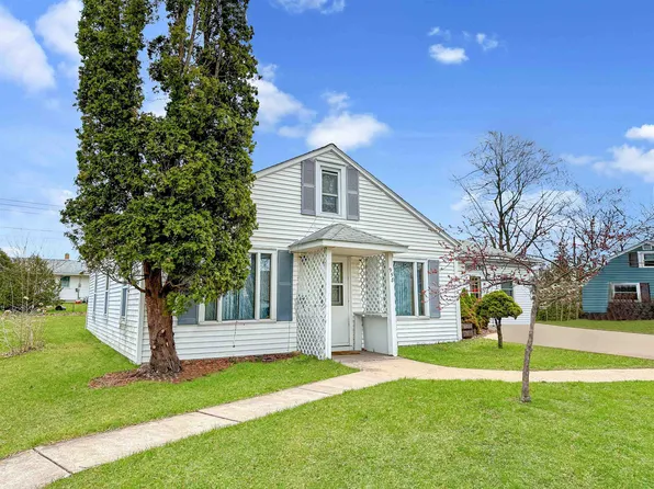 958 S 5th St, Prairie Du Chien, WI 53821