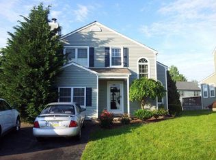 105 Country Side Ln, Telford, PA 18969