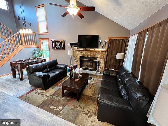 3rd image of 144 Pine Ct