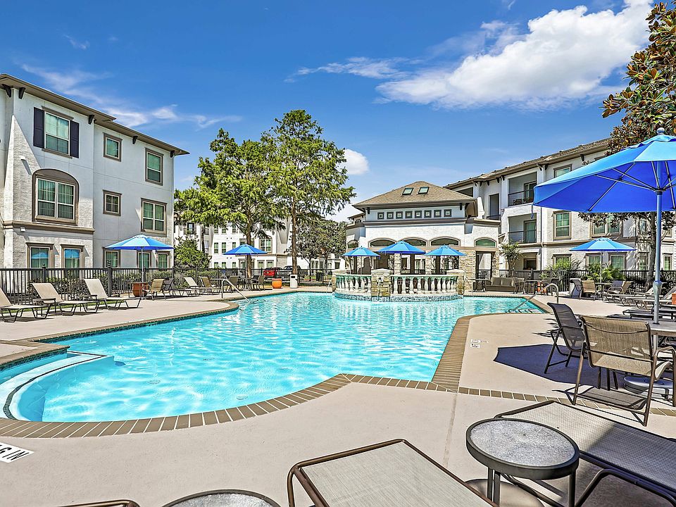 Sparkling Swimming Pool