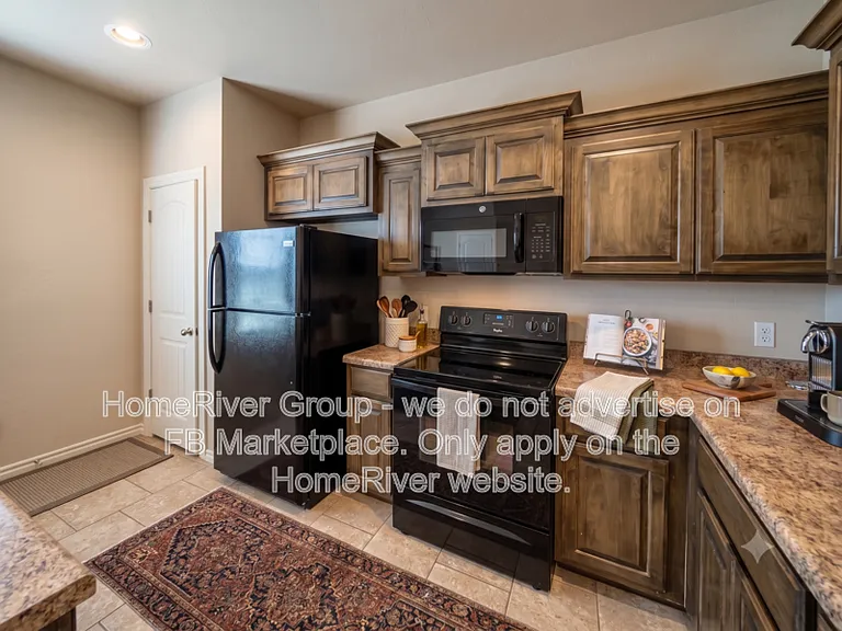 921 SW 92nd St — Photo 6