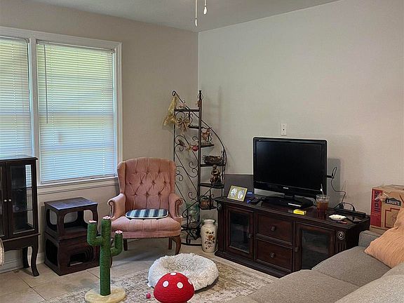 4th image of 5527 Lynwood Rd