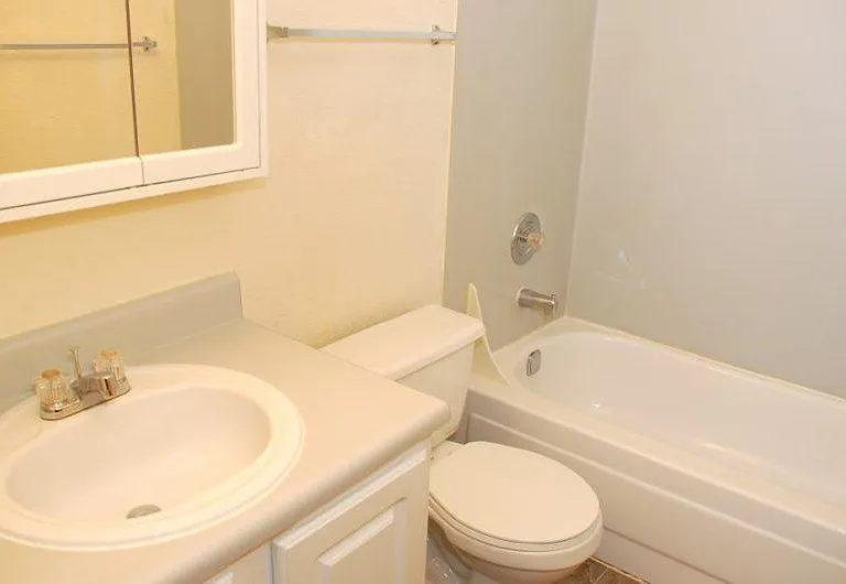 37th Street Apartments — Photo 9