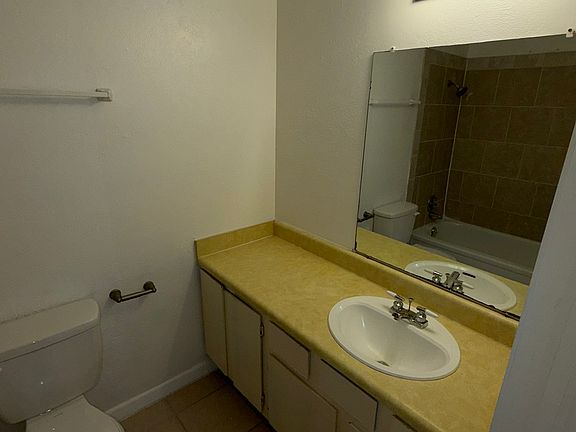 4th image of 3608 Robinhood Dr