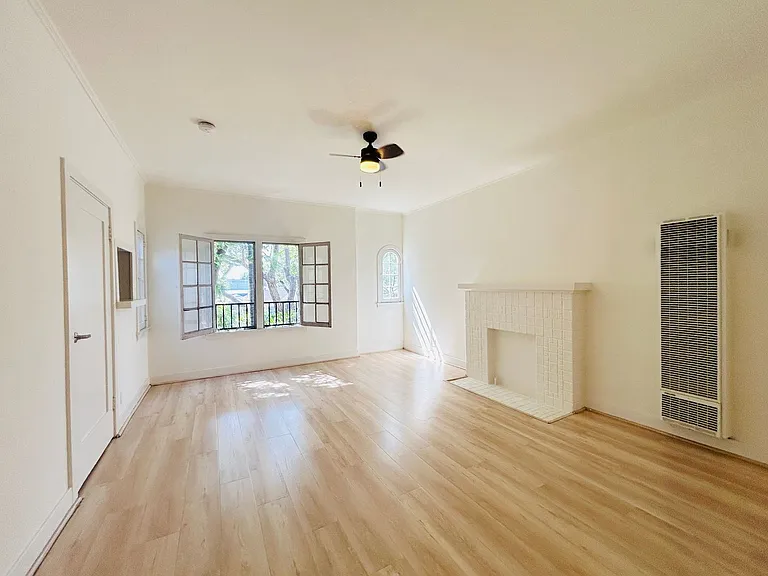 1020 N Oxford Apartments — Photo 1