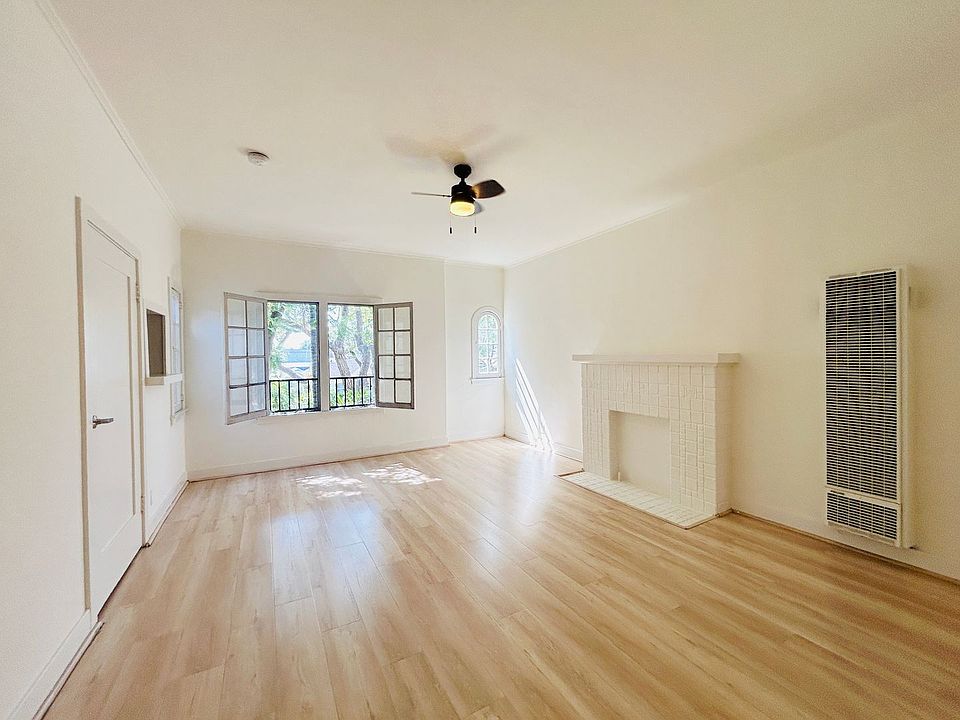 1st image of 1020 N Oxford Ave #1/4