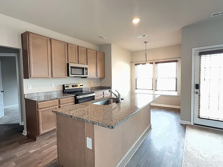 111 Honor Ln — Photo 2