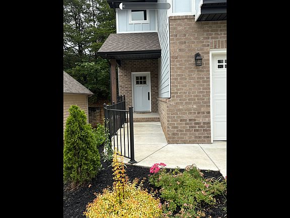 5th image of 1048 Gothic Manor Way