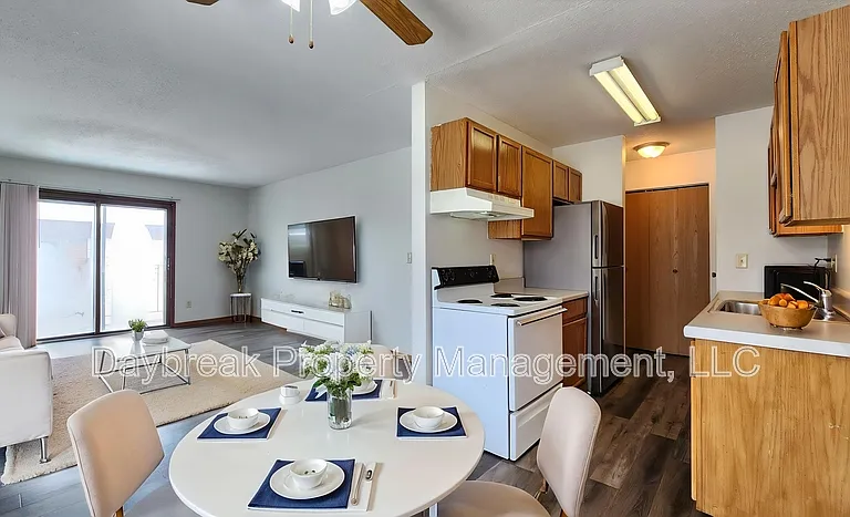 2408 3rd Ave N #6 — Photo 1