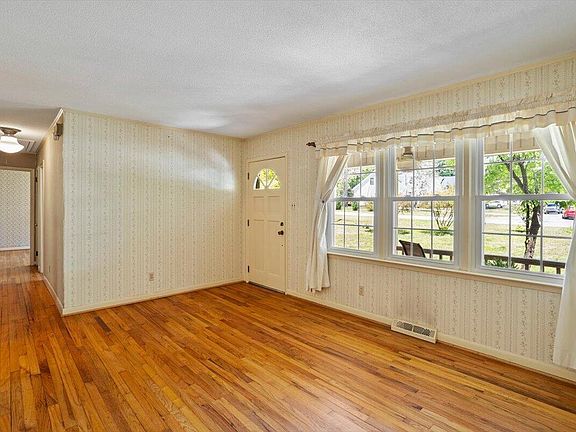 3rd image of 1314 Carpenter Fletcher Rd