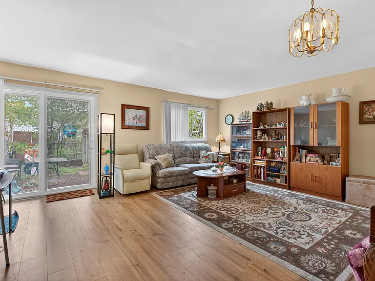 54 Whitman Ct — Photo 26