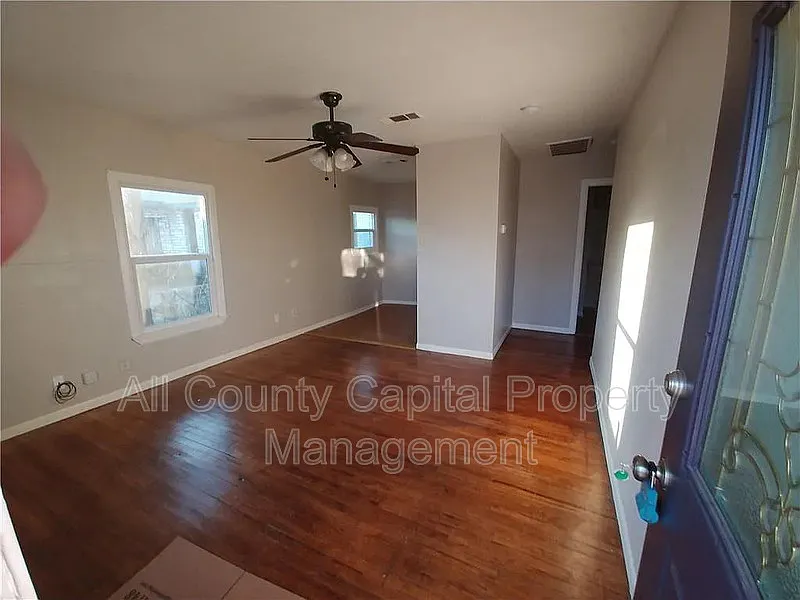 3 bed, 1.0 bath, 756 sqft, $2,100 — Photo 2