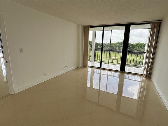 4th image of 7835 Lakeside Boulevard #961
