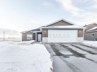 621 5th St E, Horace, ND 58047