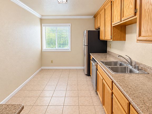 3rd image of 2015 P St APT 2