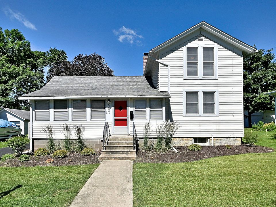 1st image of 225 N Elm St