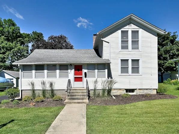 225 N Elm St, Waterman, IL 60556