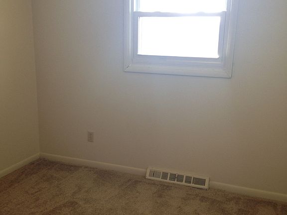 4th image of 2148 Kenyon St APT C