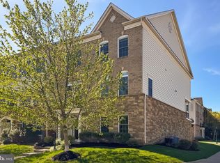 42525 Pine Forest Dr, Chantilly, VA 20152