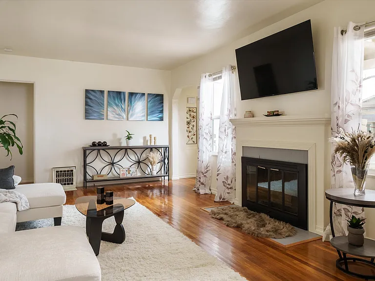 1527 N Avon St — Photo 8