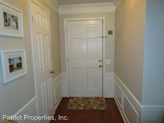 3rd image of 306 Barnfield Sq NE