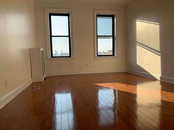 3rd image of 31-49 29th St #4D9