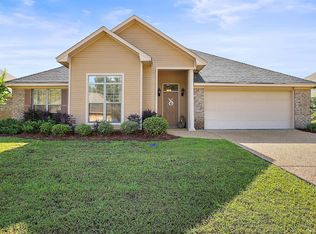 927 Clubhouse Dr, Pearl, MS 39208