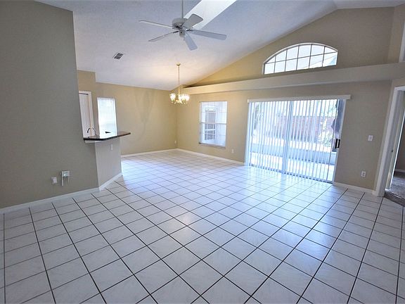 2nd image of 1548 Royal Oaks Dr