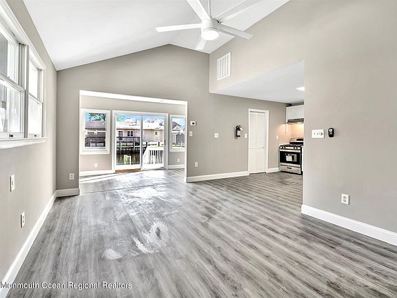 4th image of 216 Teakwood Dr