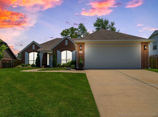 105 S Laurel Ave, Broken Arrow, OK 74012