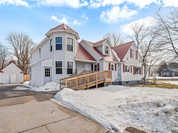 631 Three Mile Rd NE, Grand Rapids, MI 49505