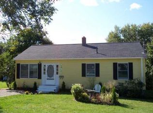 22 Hillcrest St, Gardiner, ME 04345