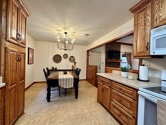 Dining/Kitchen