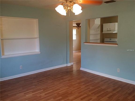 5th image of 1213 Carolyn Ln