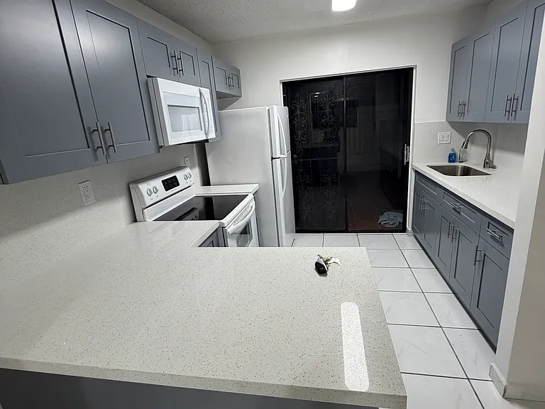 2735 W 61st St #106 — Photo 7