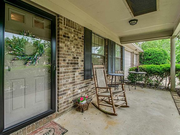2nd image of 813 Deedra Ave