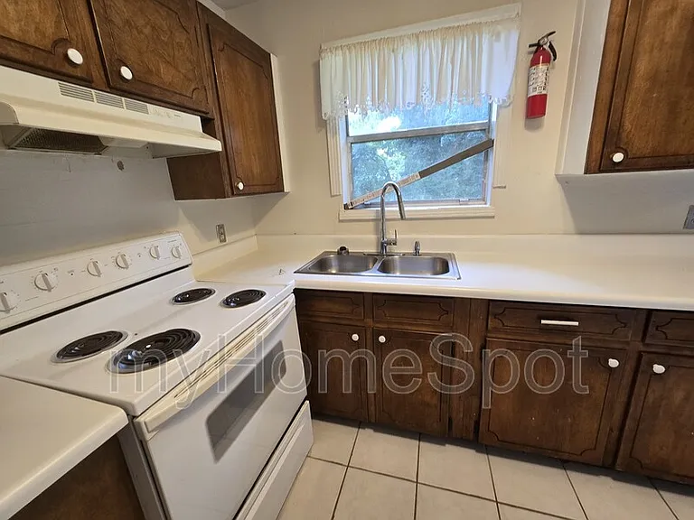916 Twinbrook Ave — Photo 6