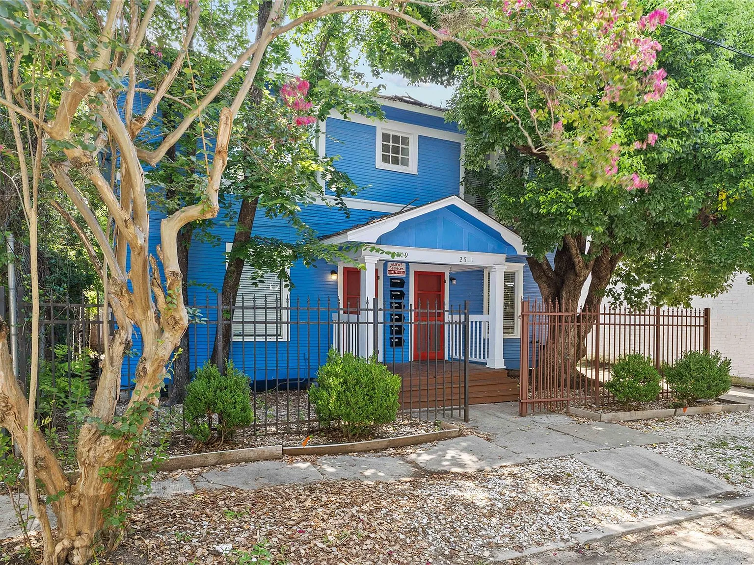 2 bed, 1.0 bath, 1100 sqft, $1,895 — Photo 2