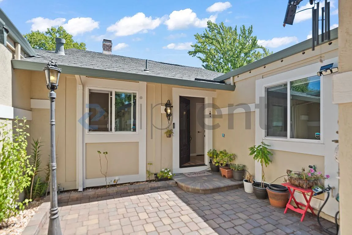 3 bed, 1457 sqft, $4,400 — Photo 4
