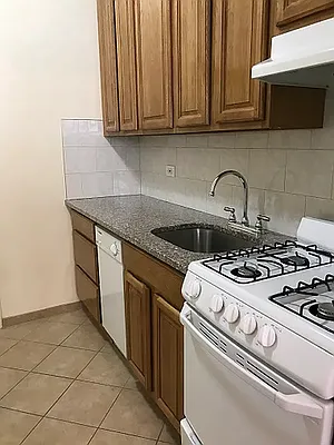 Rented by City Connections Realty | media 2