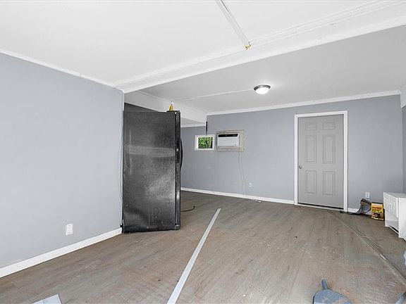 4th image of 621 Cardinal Rd SE