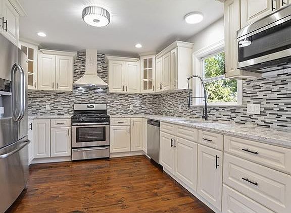 5th image of 5035 Debore Cir