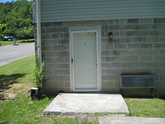 2nd image of 2912 Greenway Dr APT 6