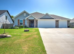 631 Hayden James St, Prairie Grove, AR 72753