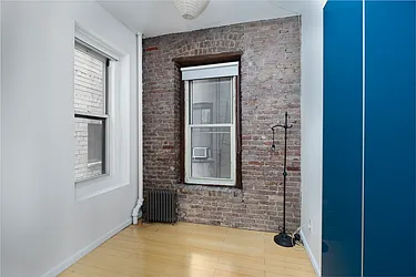 Rented by New York Casas Ltd.