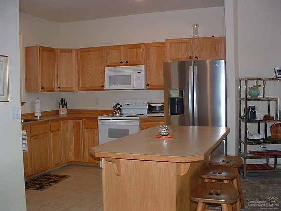 3rd image of 941 Golden Pheasant Dr