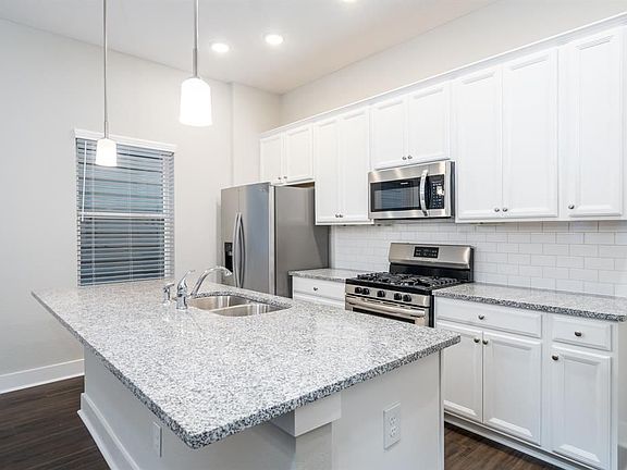 4th image of 795 Strawberry Pines Ct